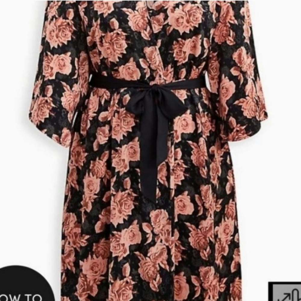 NWT Torrid Skull Tattoo & Floral Design Satin Kimono Robe Size 00/0 ( Plus ) - Picture 2 of 7
